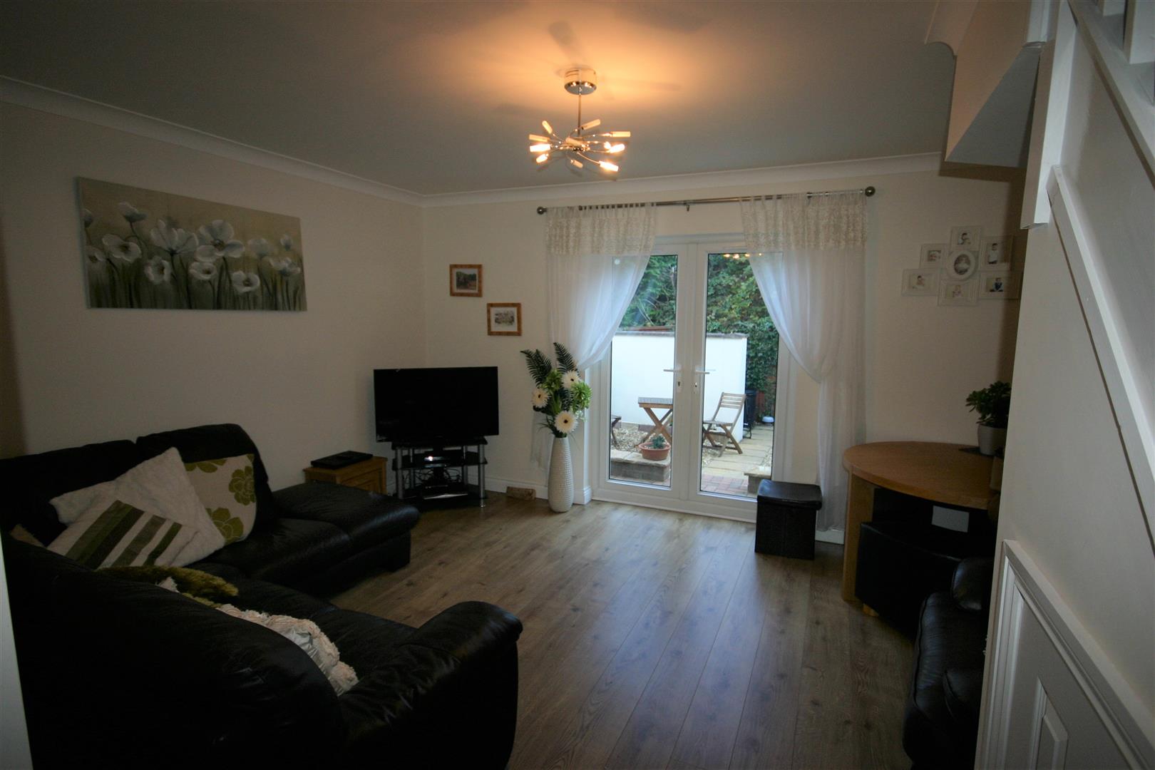 LOUNGE/DINING ROOM